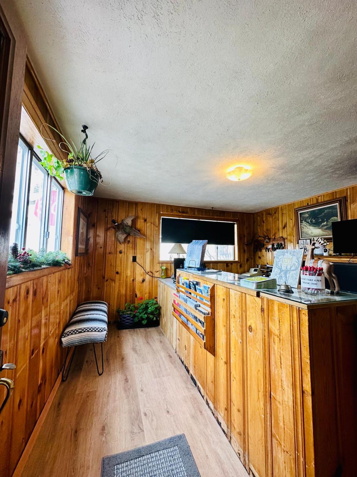 Deer Lodge Ред-Ривер Экстерьер фото