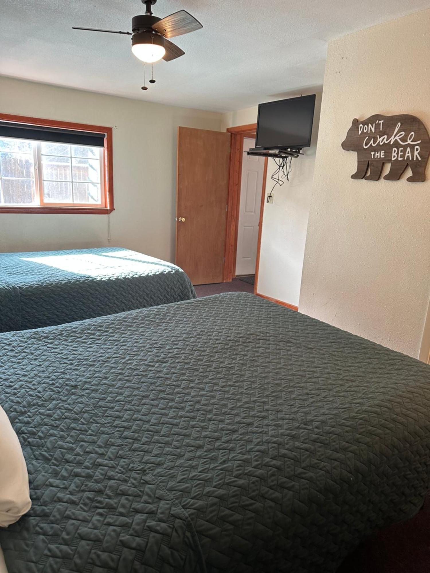 Deer Lodge Ред-Ривер Номер фото