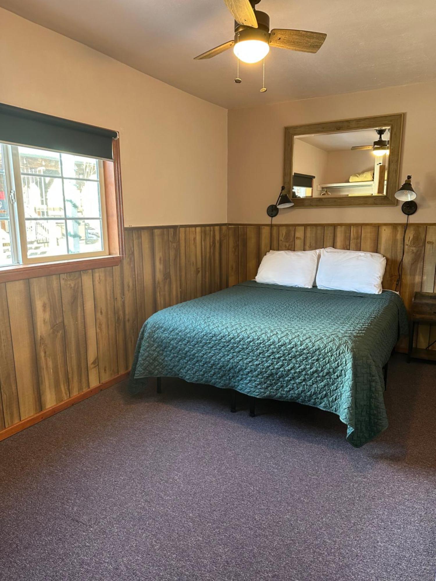 Deer Lodge Ред-Ривер Номер фото